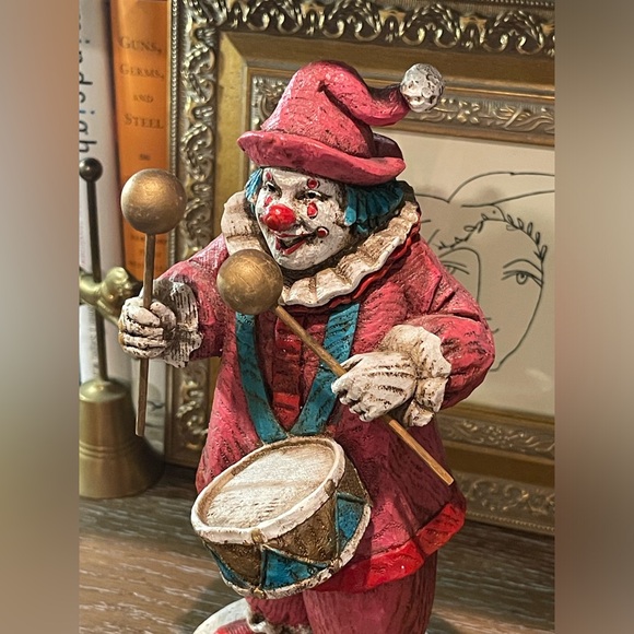 Creepy Clown with music box. Perfect for Halloween! Approx 11”x 4.5” - Picture 6 of 15